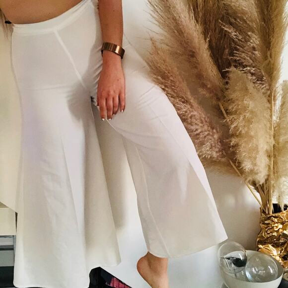 NEW MISSGUIDED White Crepe Wide Leg High Rise Flare Cropped Pants Culottes 4 - Picture 1 of 8